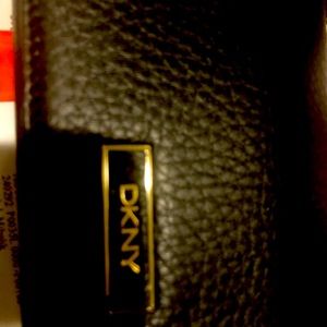 DKNY Black Pebbled Leather Wallet🎁